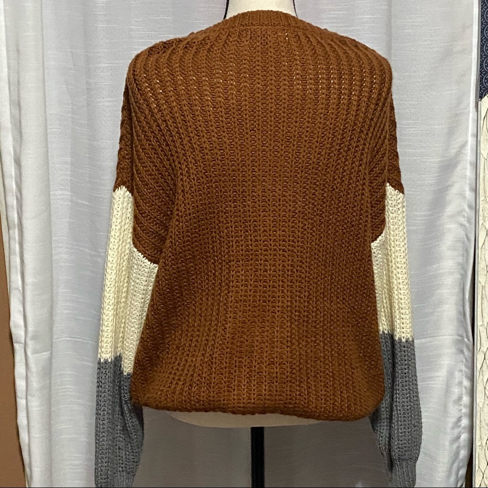 Color block sweater - Picture 3 of 3
